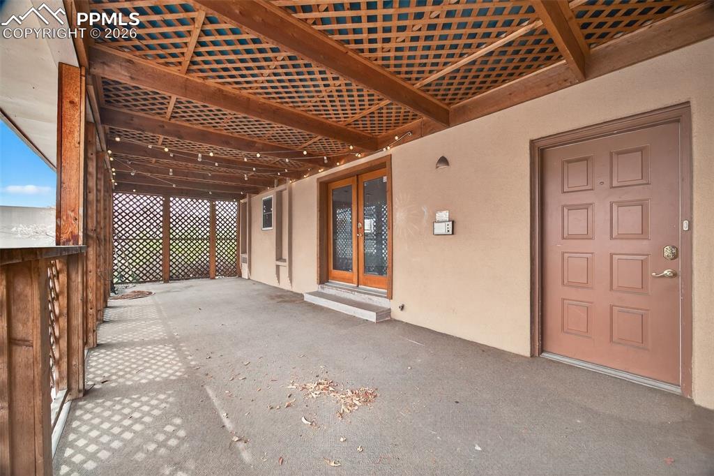 Image 39 of 50: Patio