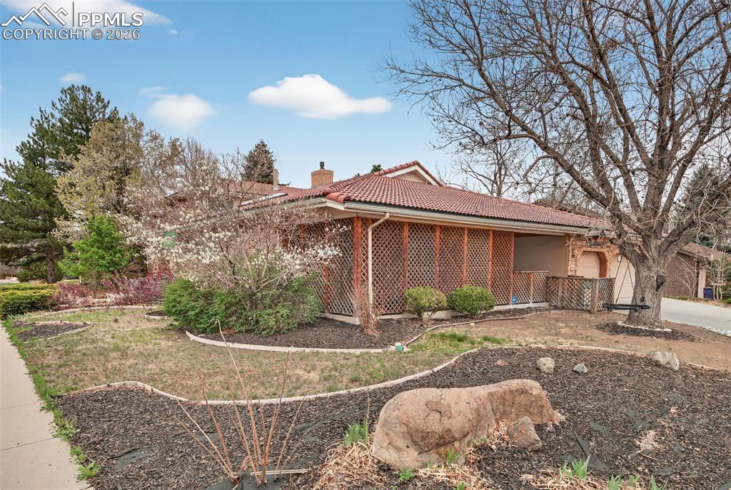 Image 4 of 50: Front of Structure