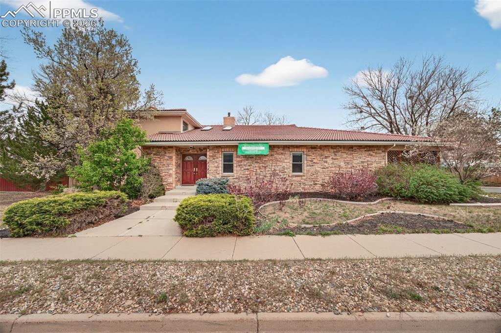 Image 5 of 50: Front of Structure