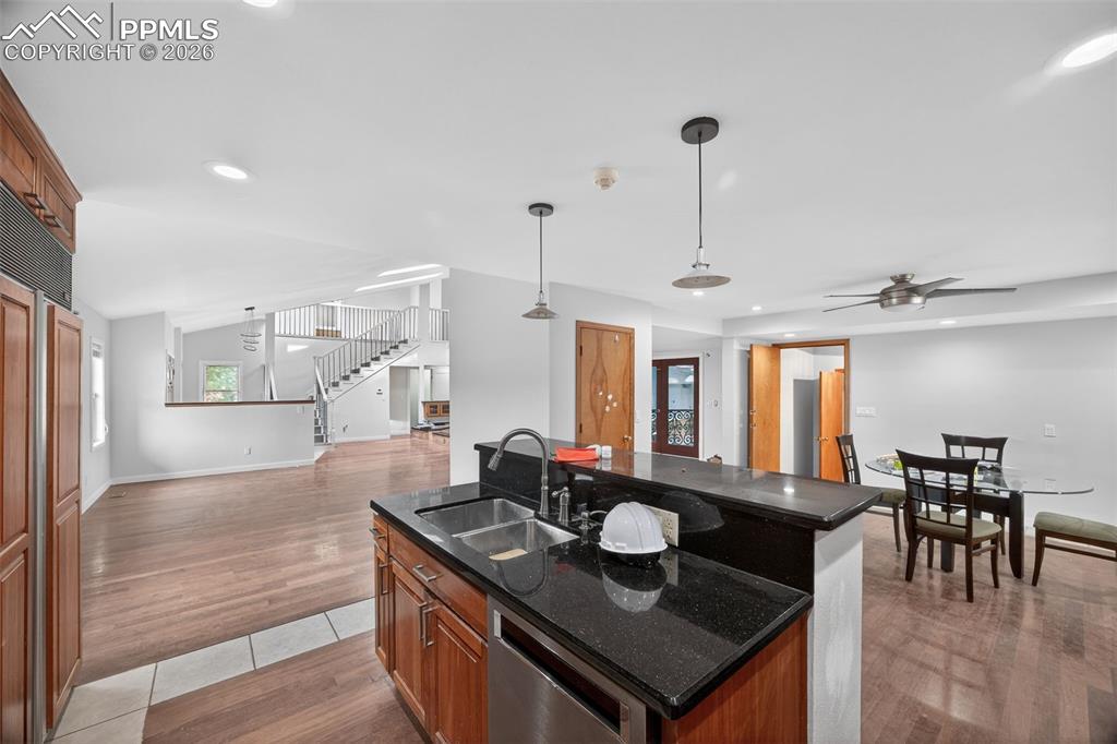 Image 9 of 50: Kitchen