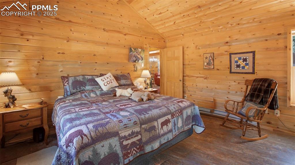 Image 12 of 44: Bedroom