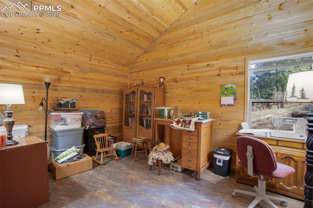 Image 20 of 44: Office