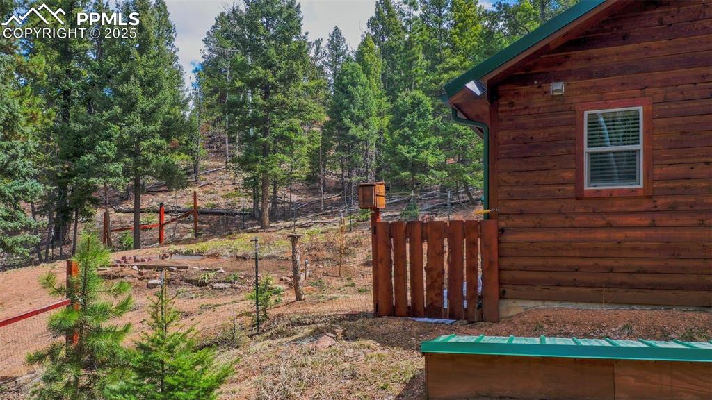 Image 25 of 44: Yard