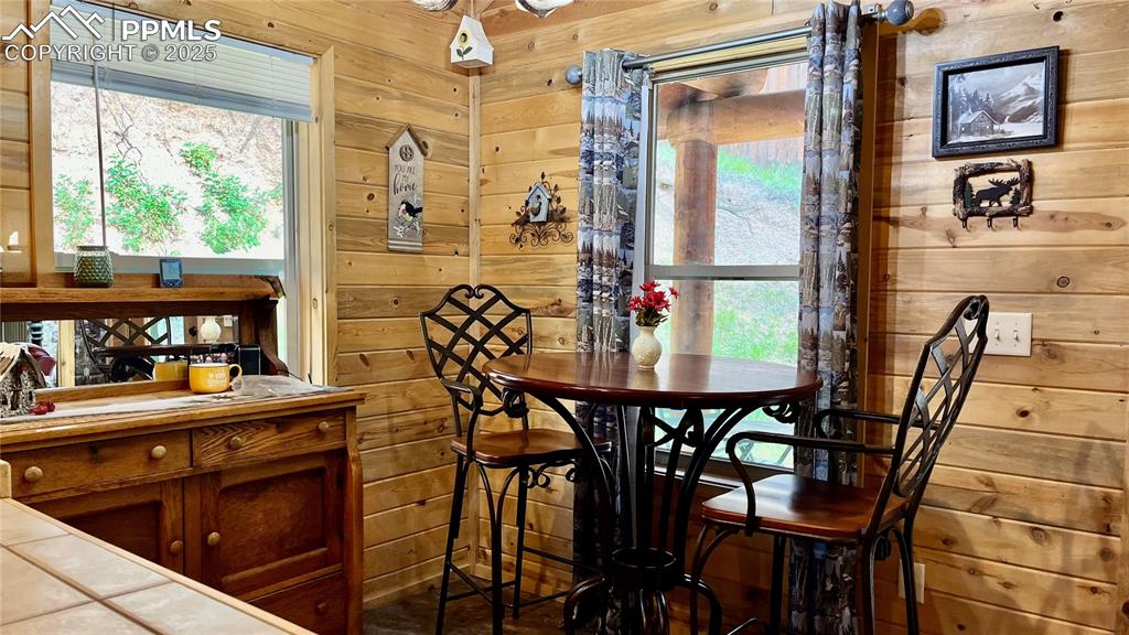 Image 7 of 44: Dining Area