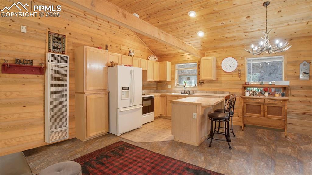 Image 8 of 44: Kitchen