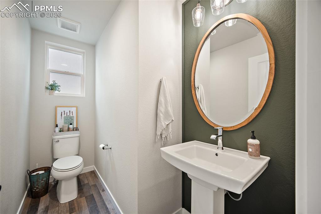 Image 14 of 43: Bathroom