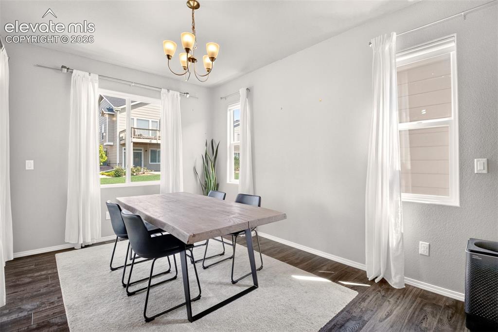 Image 13 of 40: Dining Area