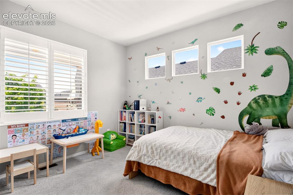 Image 17 of 40: Bedroom
