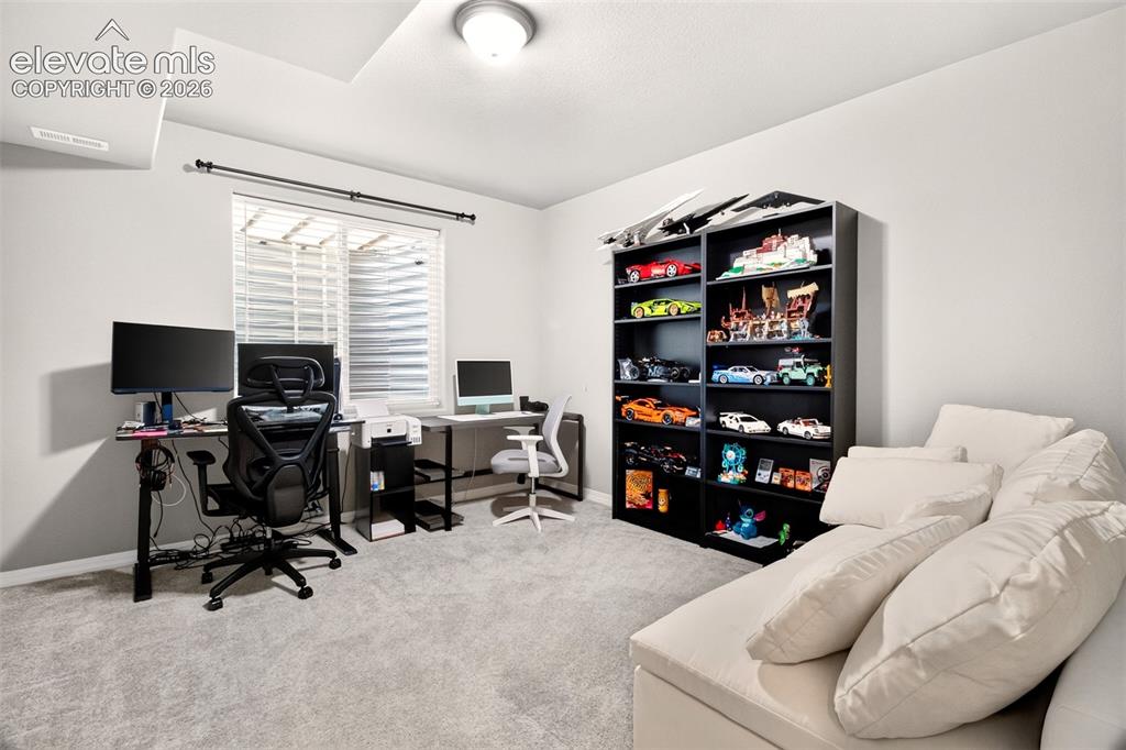 Image 21 of 40: Office