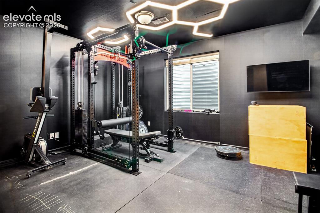 Image 27 of 40: Exercise Room
