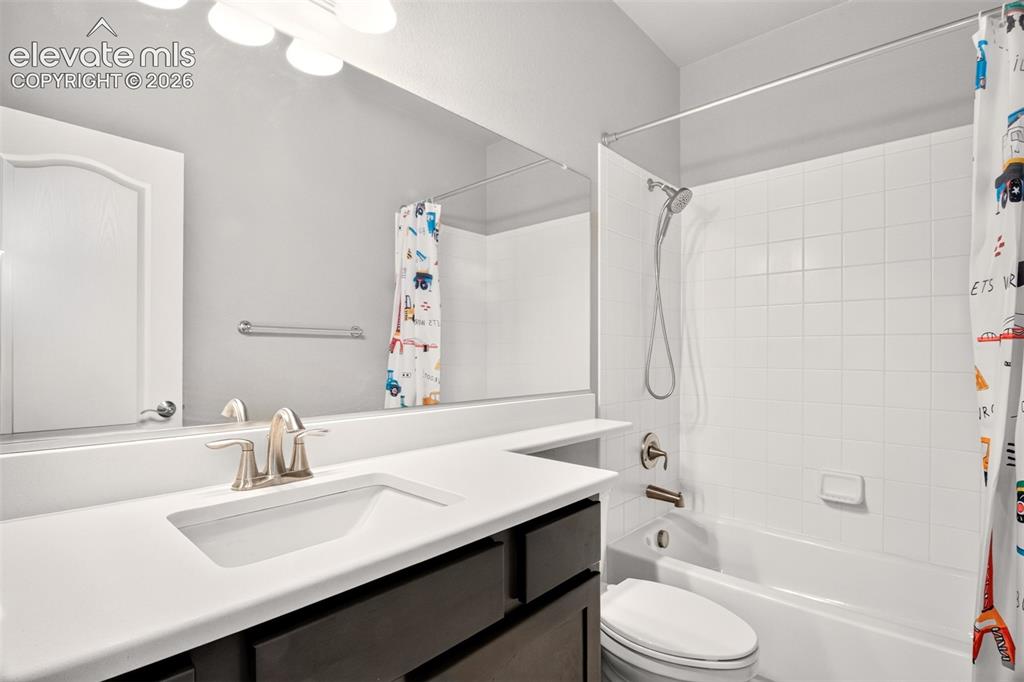 Image 29 of 40: Bathroom