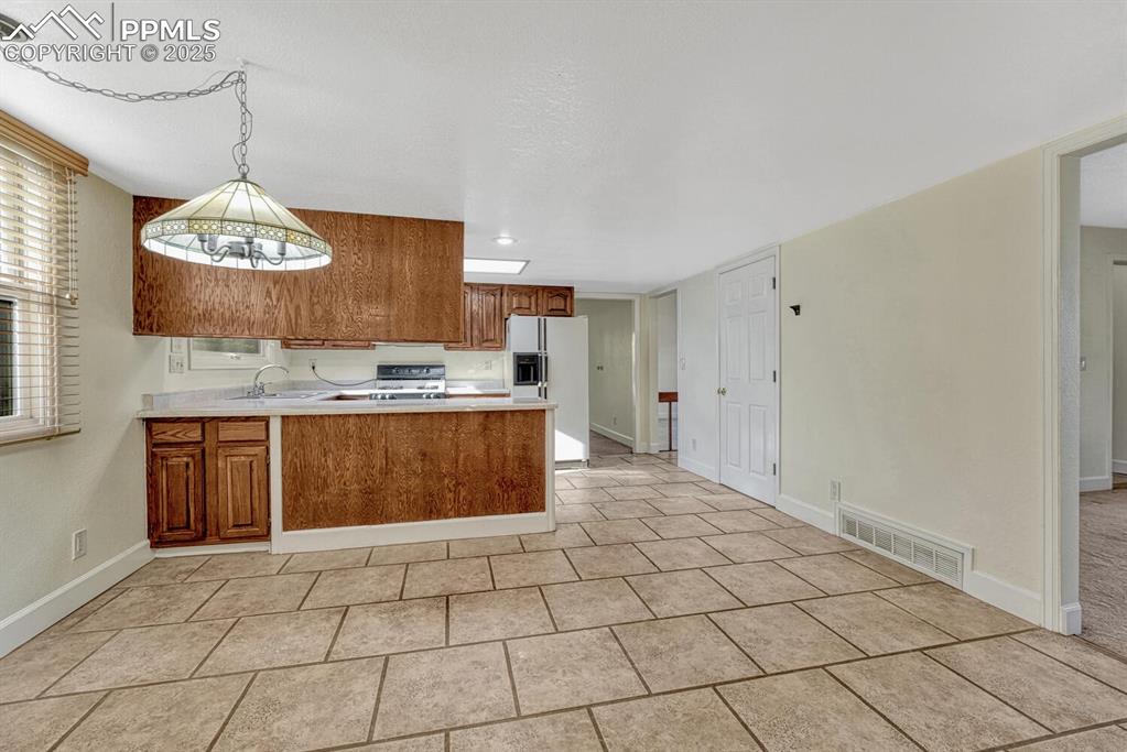 Image 10 of 48: Kitchen