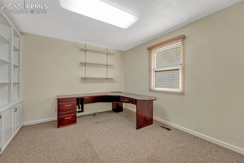 Image 16 of 48: Office