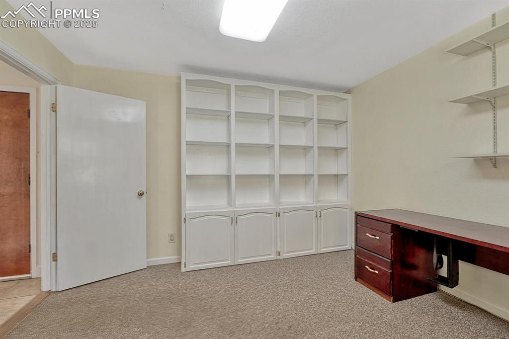 Image 17 of 48: Office