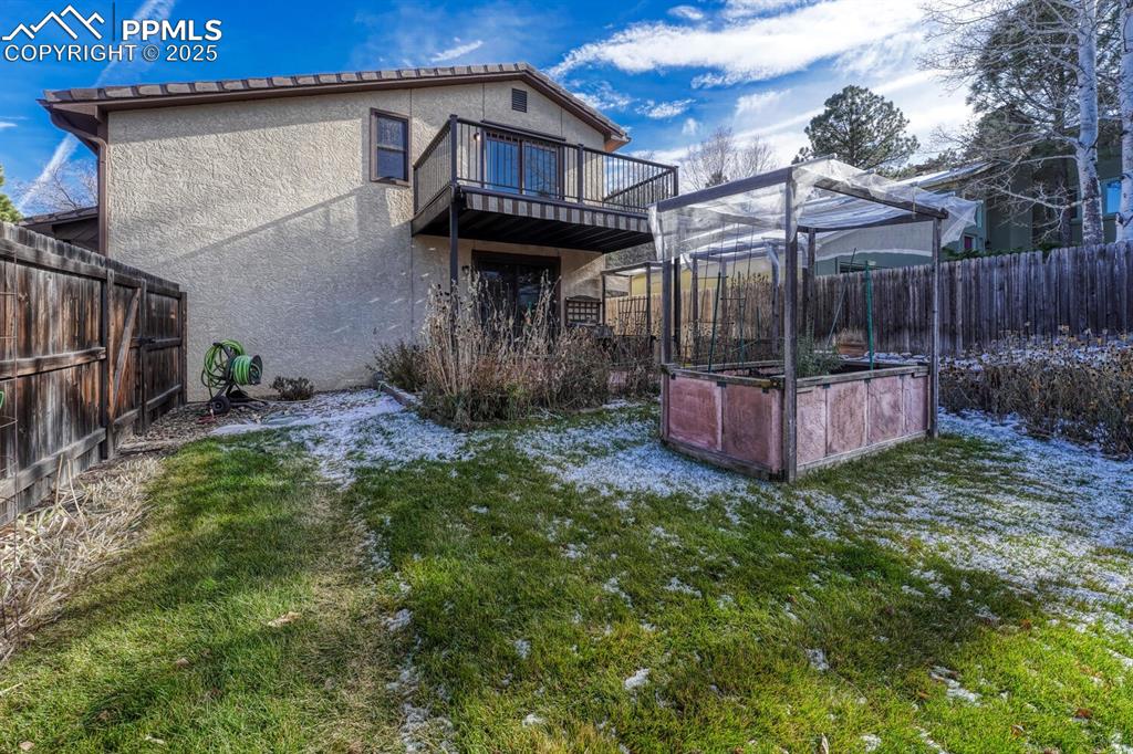 Image 32 of 48: Yard