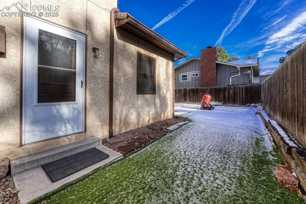 Image 36 of 48: Yard