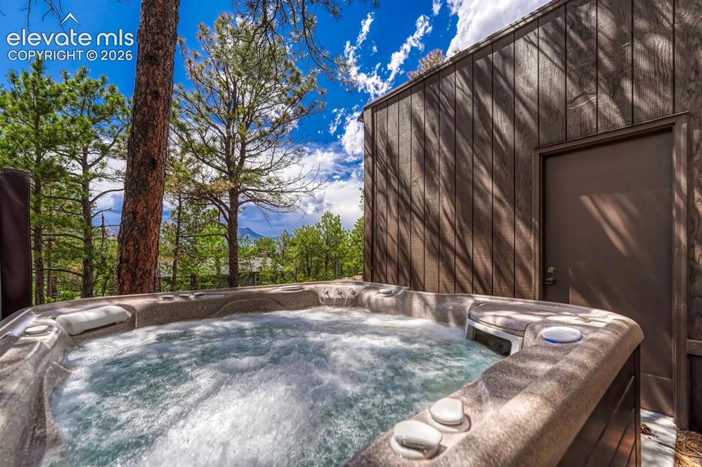 Image 38 of 48: Hot tub
