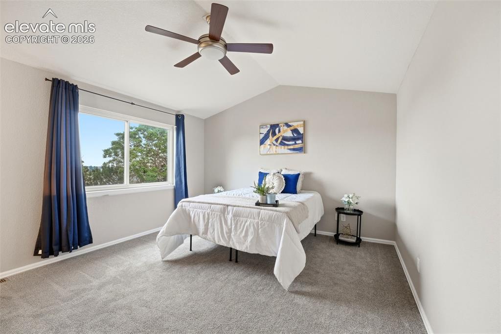 Image 16 of 32: Bedroom