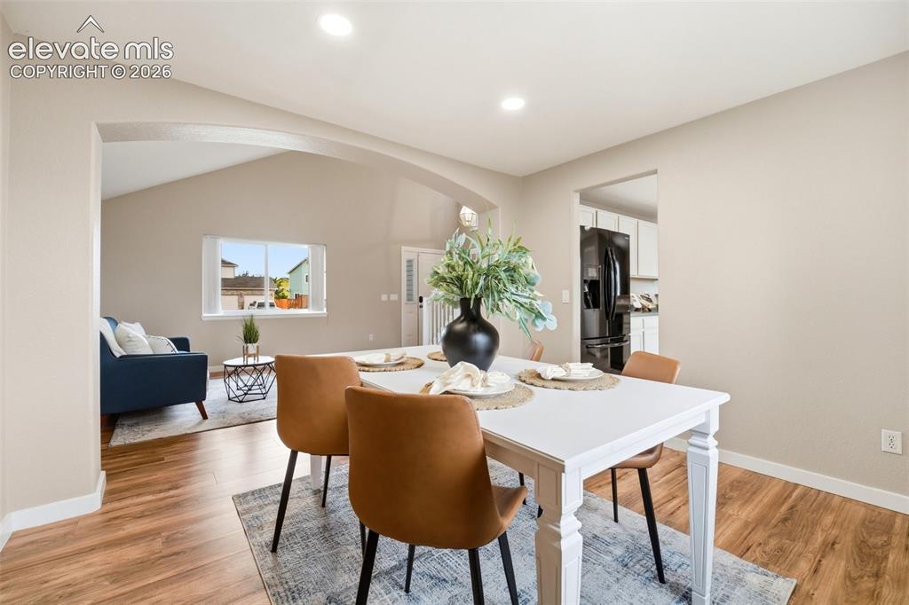 Image 5 of 32: Dining Area