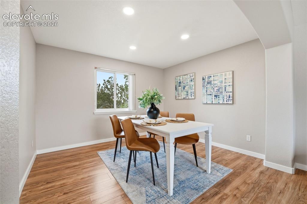 Image 6 of 32: Dining Area