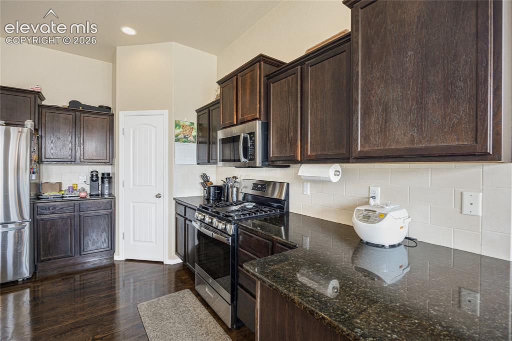 Image 10 of 43: Kitchen
