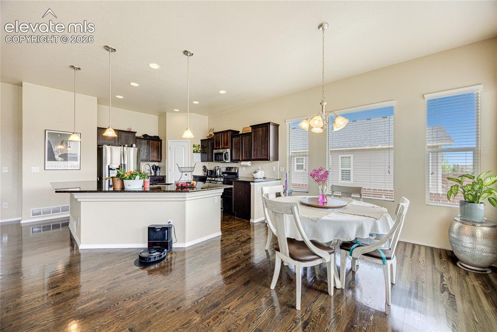 Image 5 of 43: Dining Area