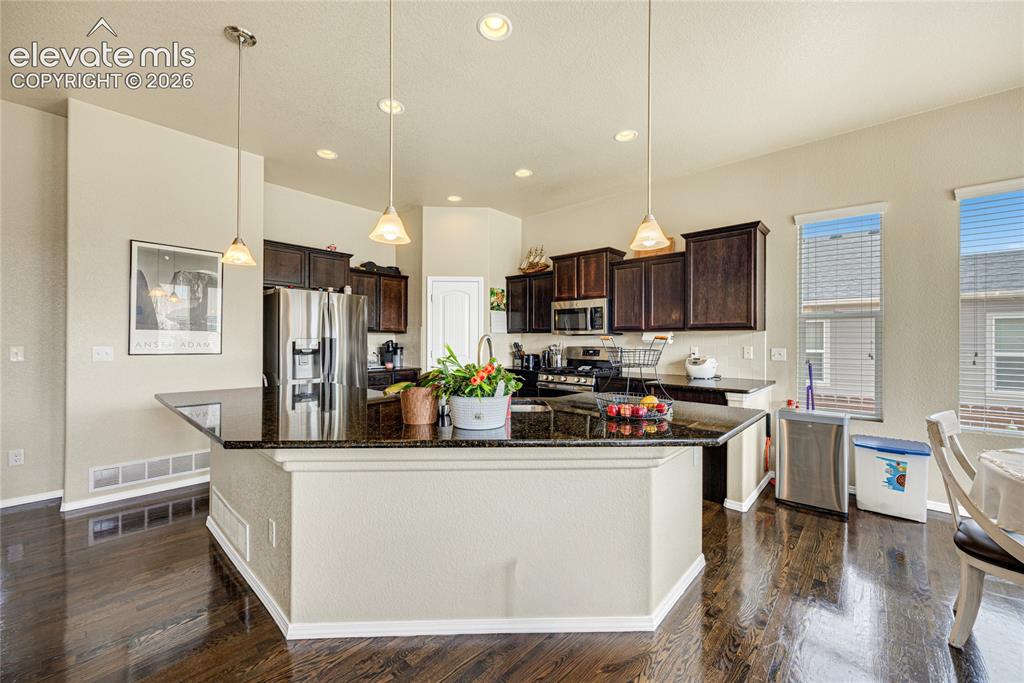 Image 7 of 43: Kitchen