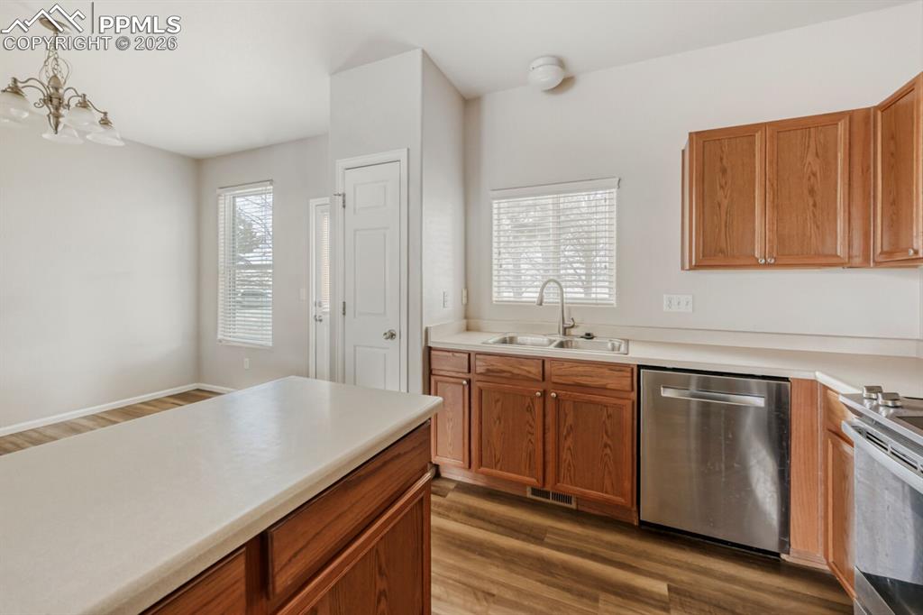 Image 10 of 27: Kitchen