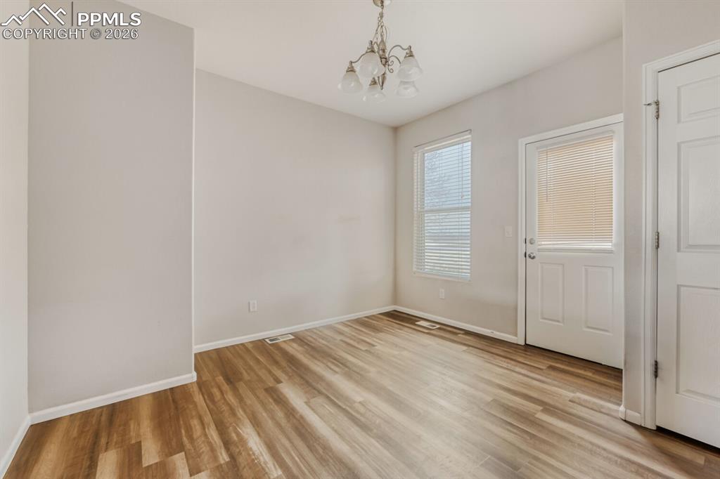 Image 13 of 27: Dining Room