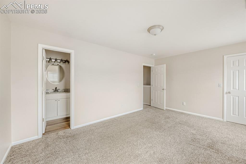 Image 16 of 27: Bedroom