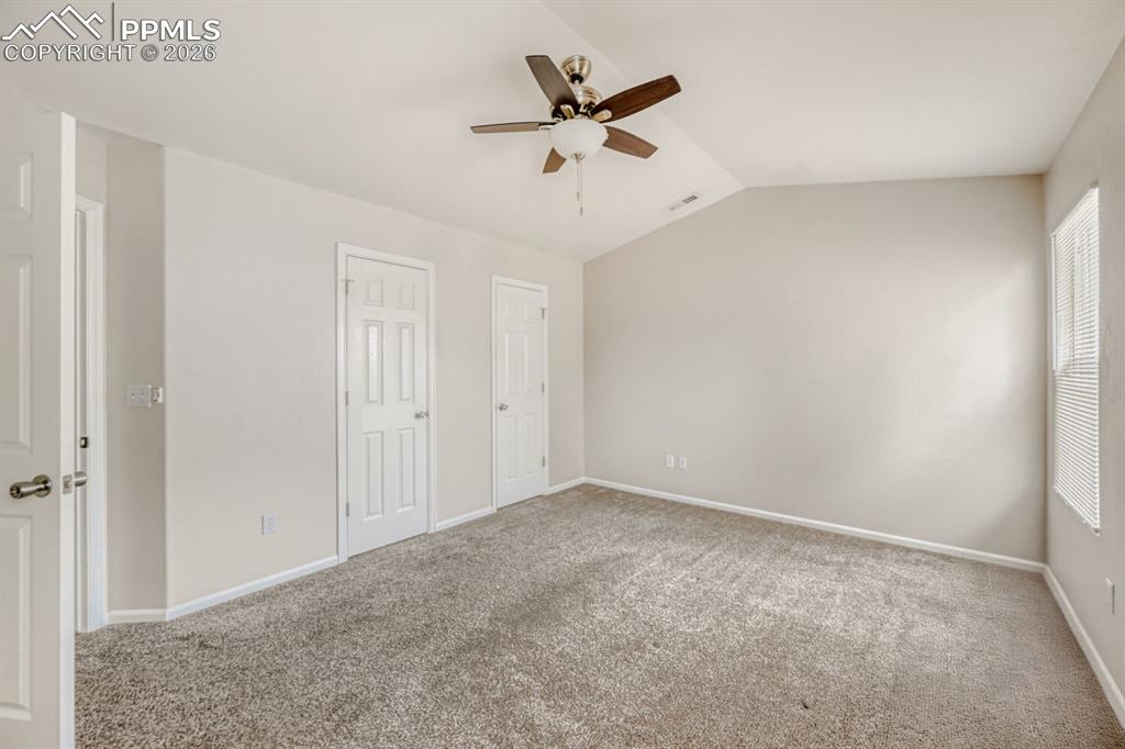 Image 21 of 27: Bedroom