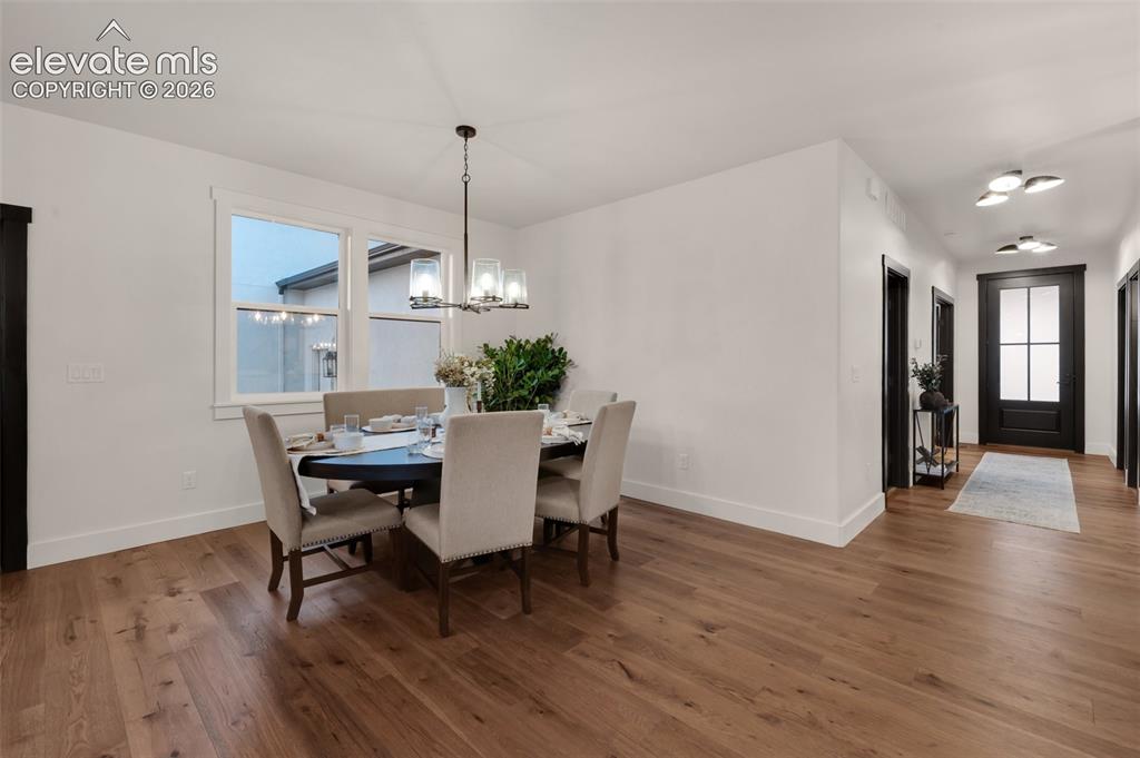 Image 11 of 29: Dining Area