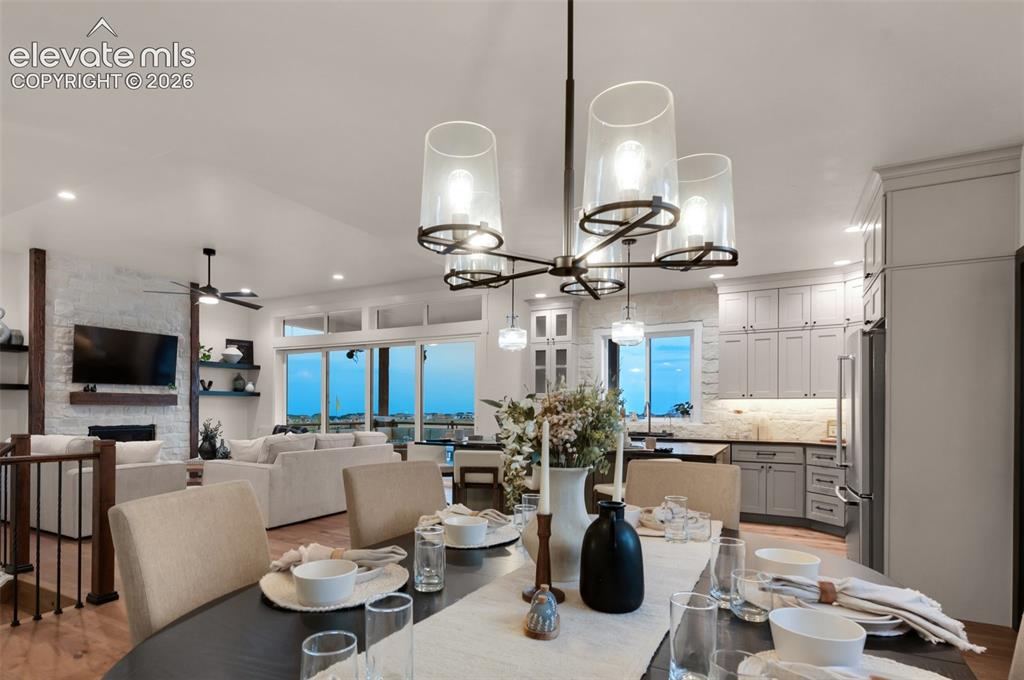 Image 12 of 29: Dining Area