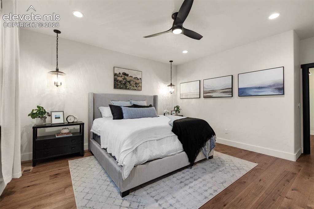 Image 17 of 29: Bedroom