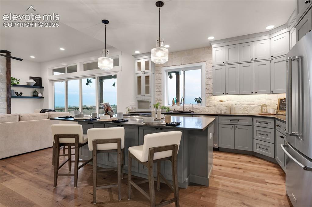 Image 7 of 29: Kitchen