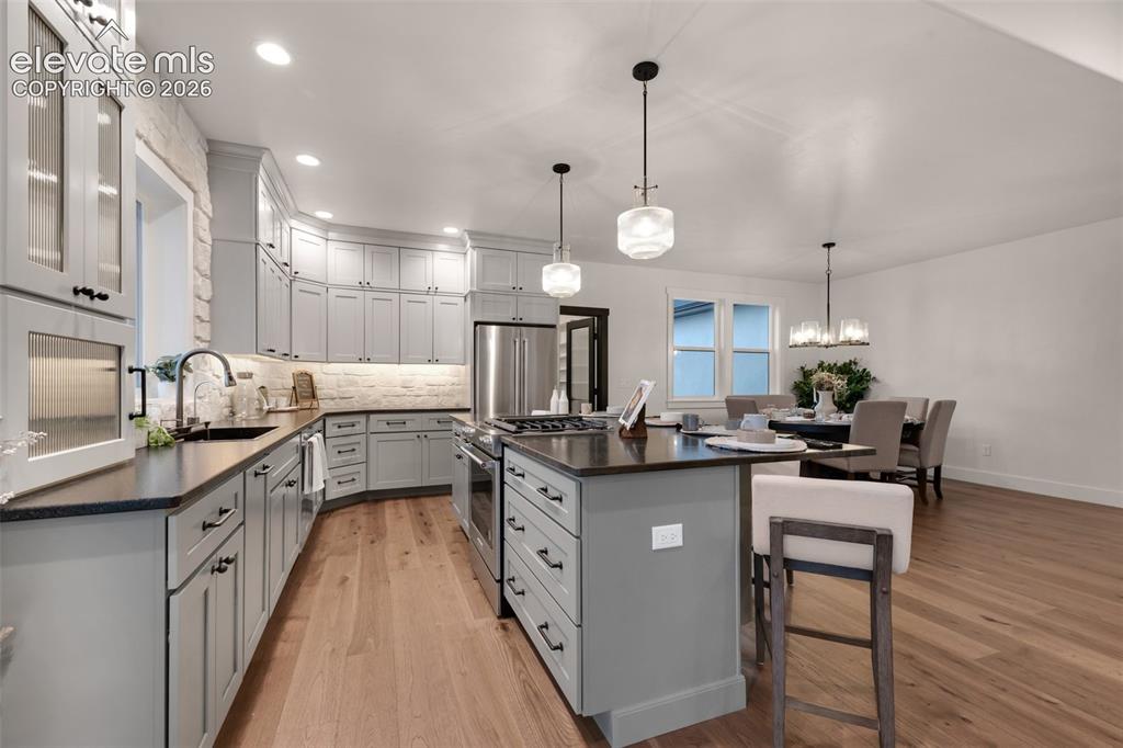 Image 8 of 29: Kitchen