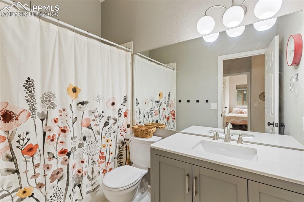 Image 41 of 45: Bathroom
