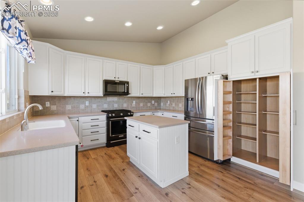 Image 12 of 48: Dining Room