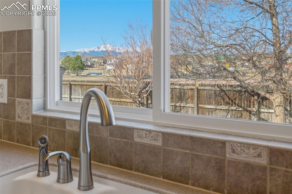 Image 14 of 48: Kitchen