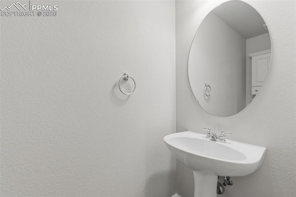 Image 19 of 48: Family Room