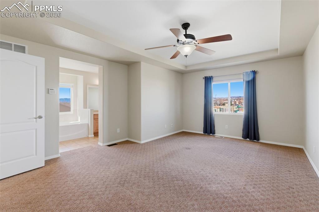 Image 21 of 48: Family Room