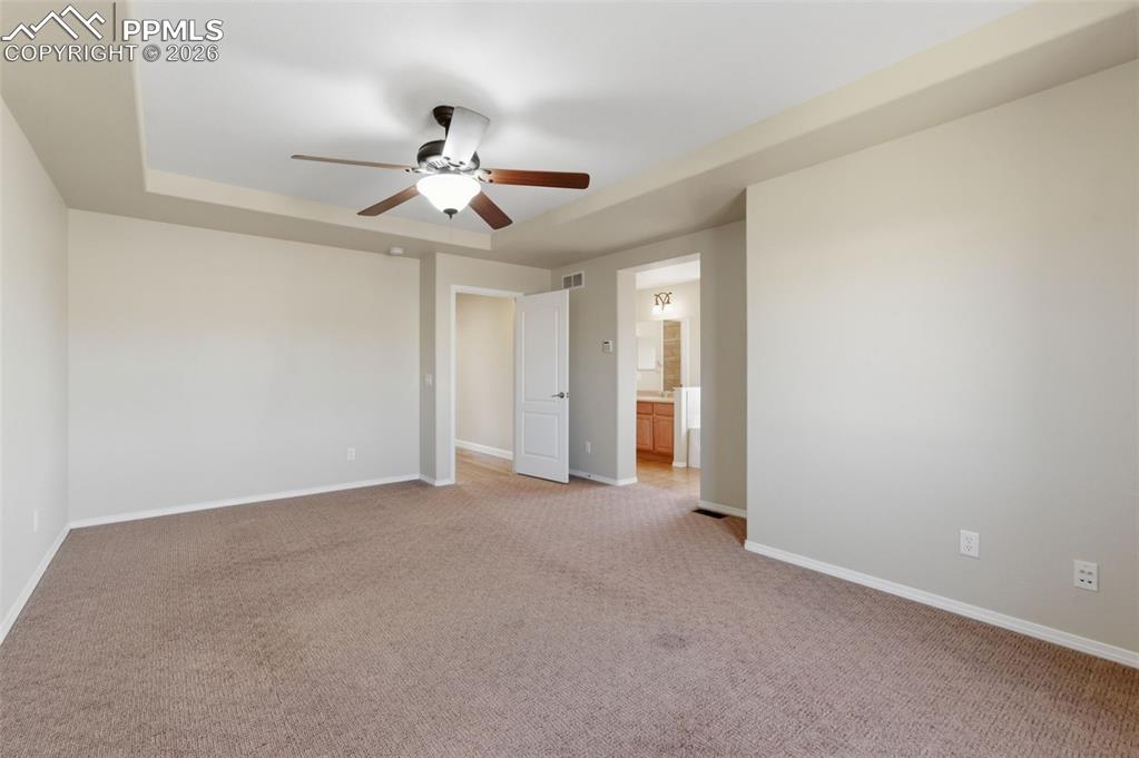 Image 23 of 48: Laundry