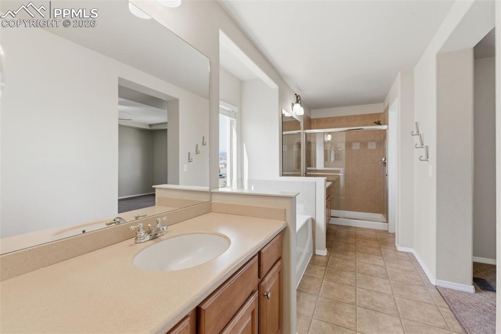 Image 24 of 48: Bedroom