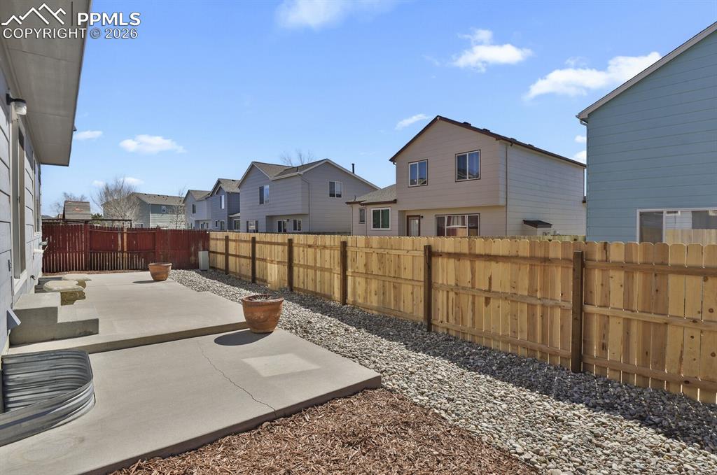 Image 34 of 38: Yard