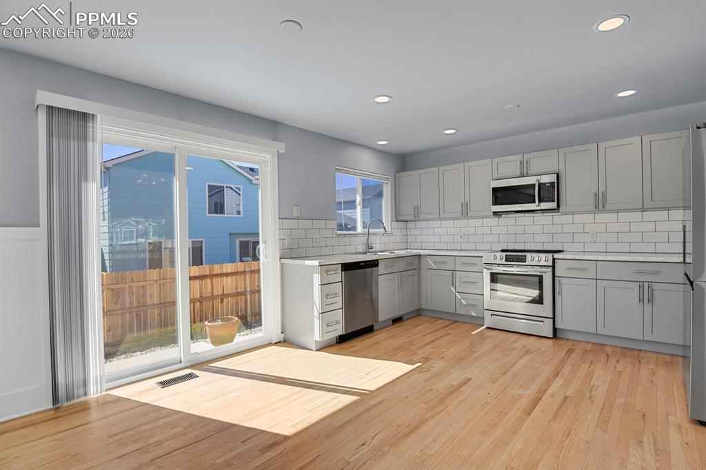 Image 4 of 38: Kitchen