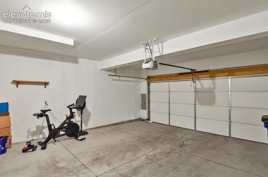 Image 26 of 26: Garage