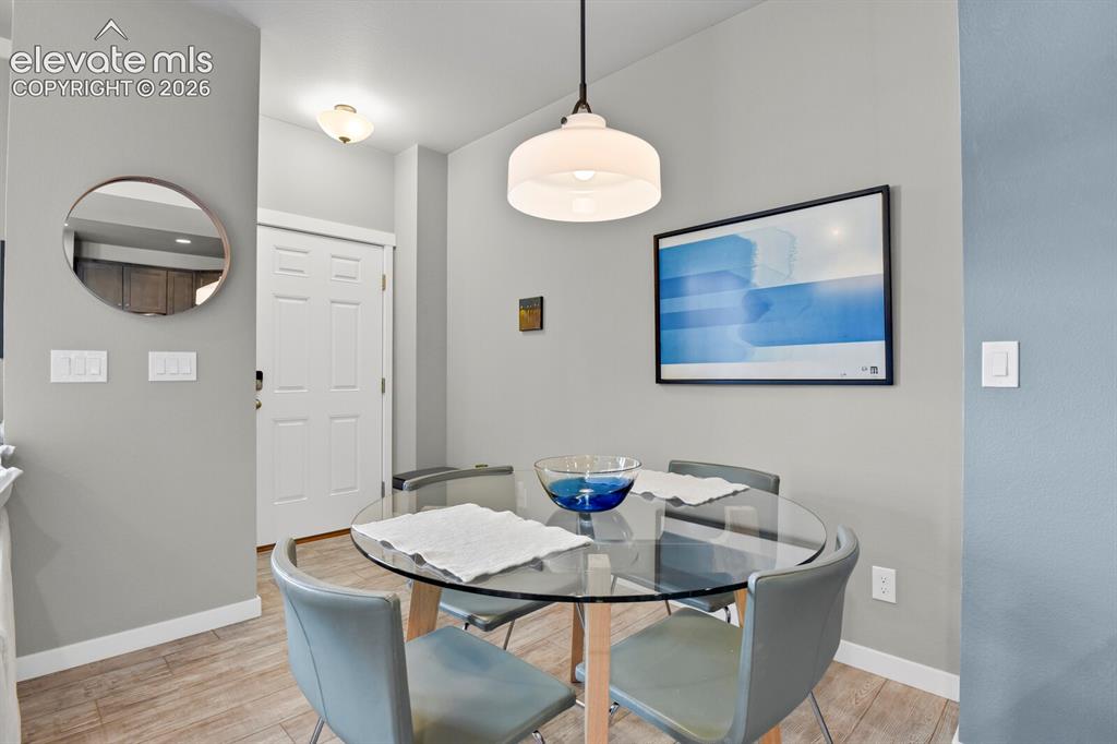 Image 7 of 26: Dining Area