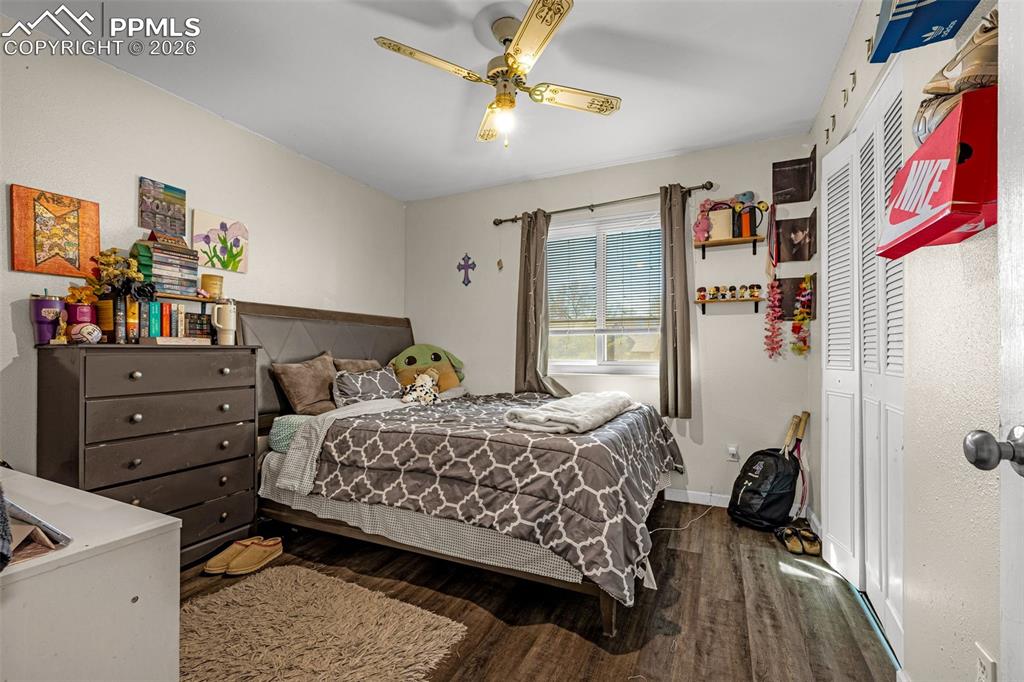 Image 11 of 45: Bedroom