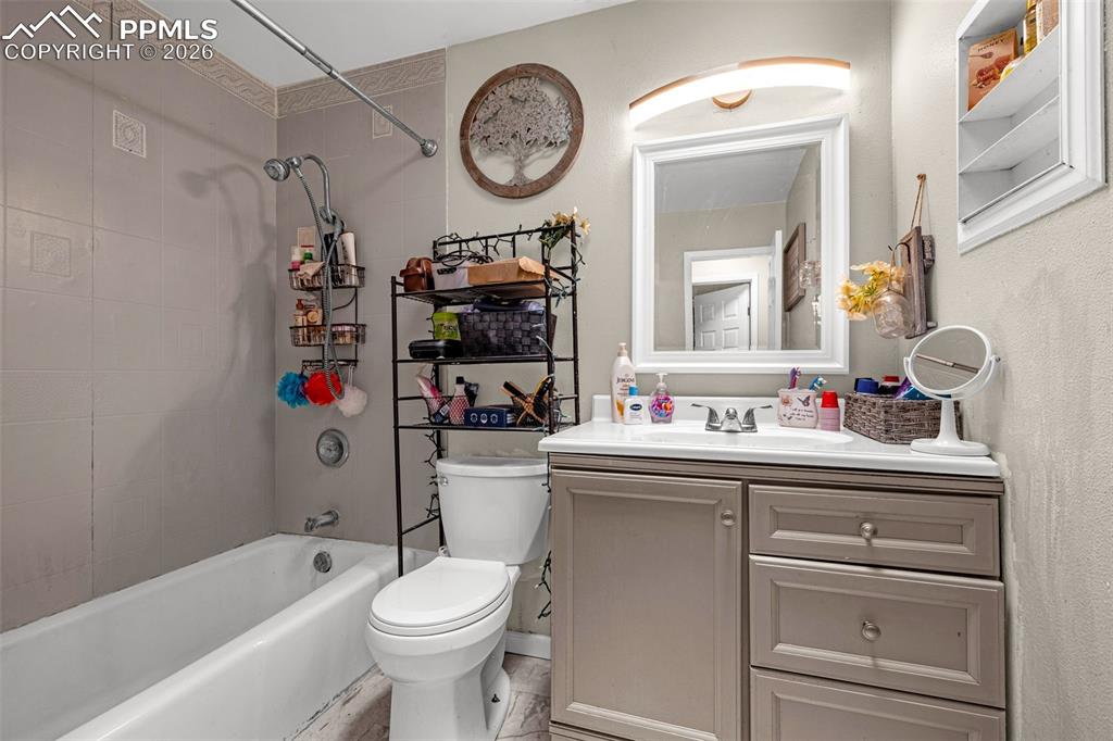 Image 12 of 45: Bathroom