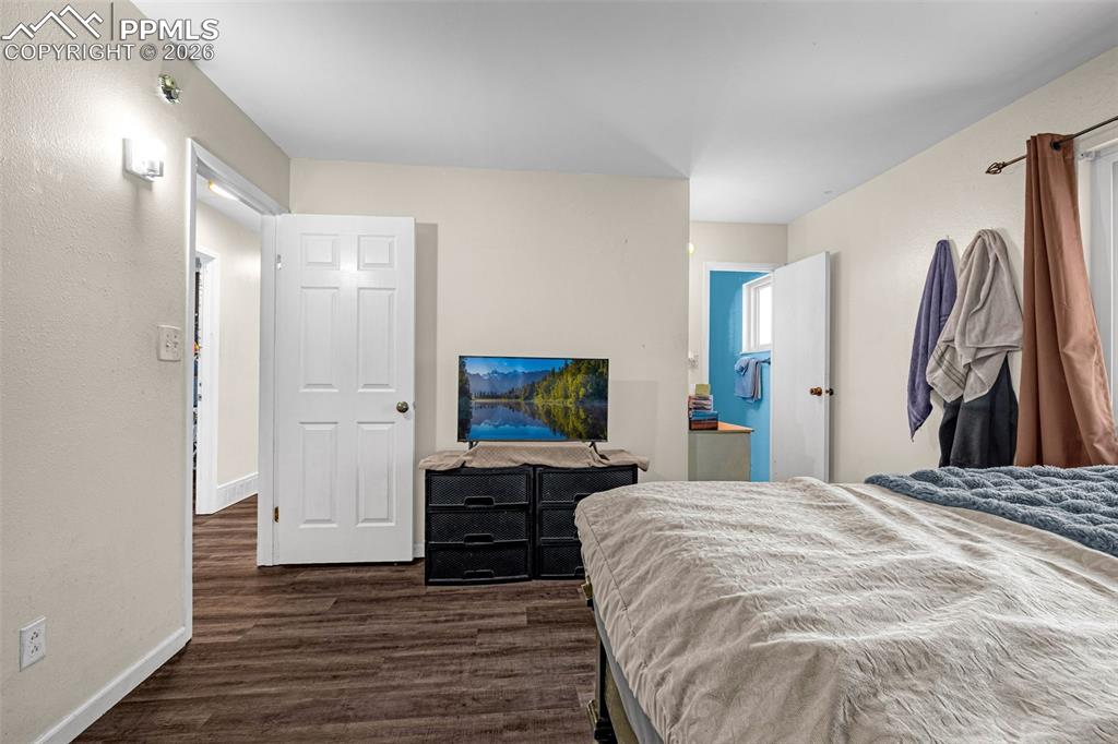 Image 15 of 45: Bedroom